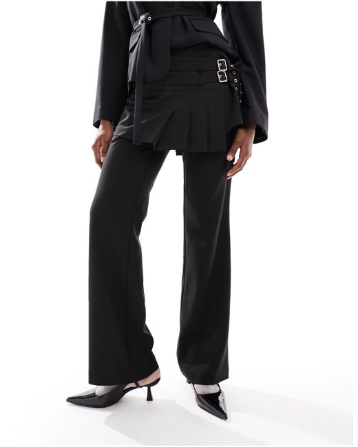 Falda pantalón estilo kilt escocesa con detalle Collusion de color Black
