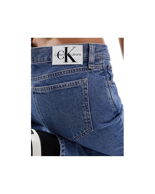 Jeans dritti a vita bassa lavaggio medio di Calvin Klein in Blue