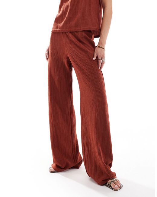 Pantalon droit d'ensemble en maille texturée Mango en coloris Red