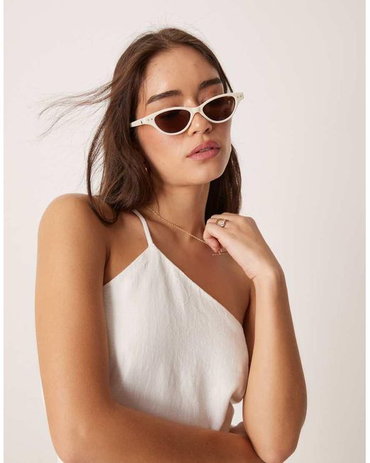 Top Asimmetrico Con Dettaglio Allacciato di Abercrombie & Fitch in White