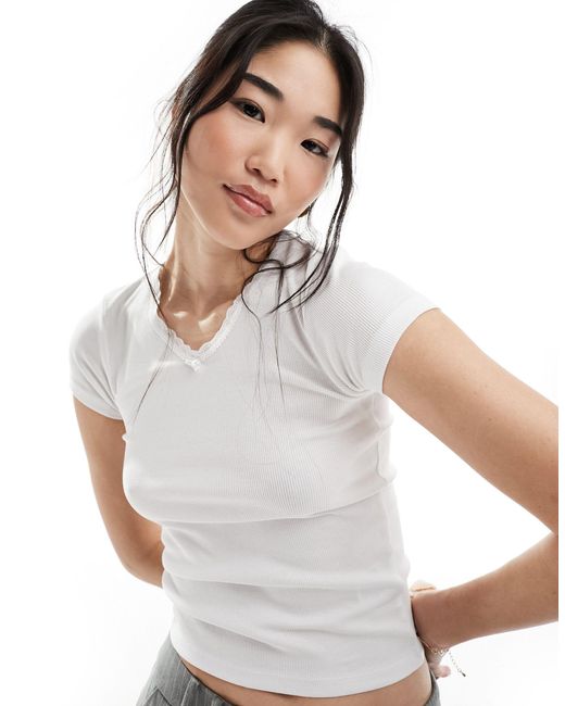 Camiseta blanca entallada con cuello Cotton On de color White