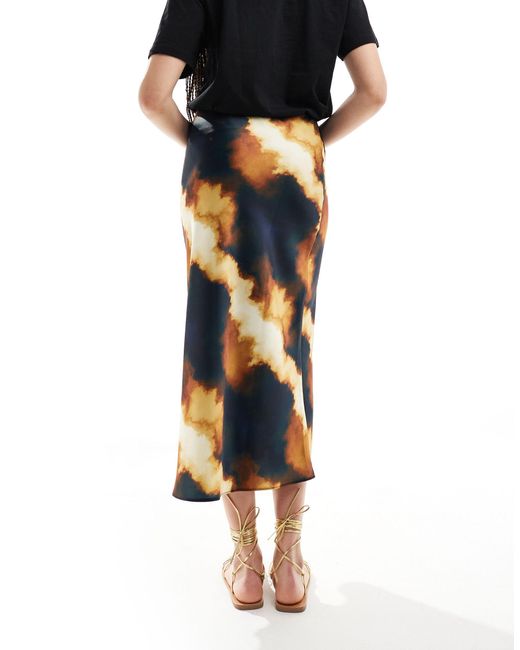Asos design tall - jupe mi-longue en satin en biais à imprimé léopard ASOS en coloris Black
