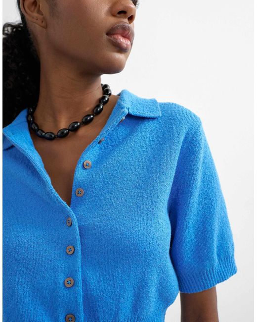TOPSHOP Blue – tailliertes polohemd aus frottee-feinstrick