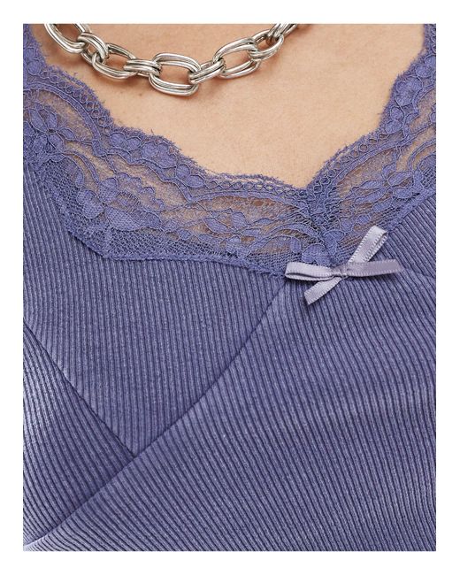Reclaimed (vintage) Blue – knapp geschnittenes ballerina-t-shirt