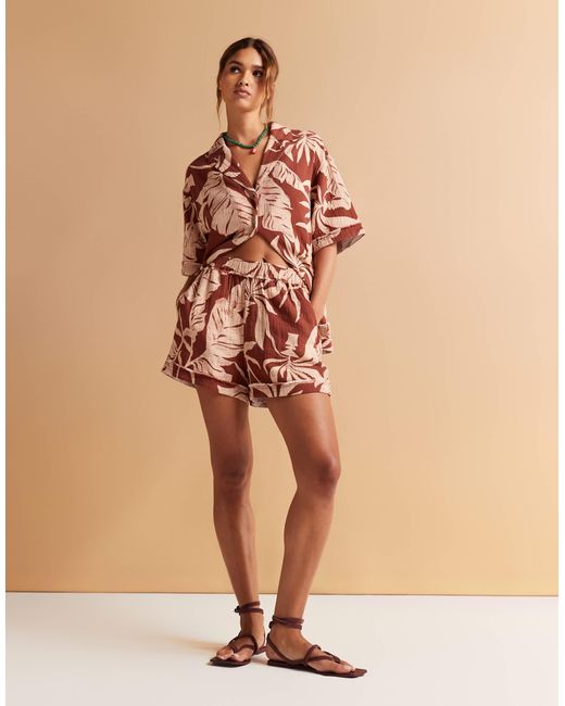 Short d'ensemble en étamine avec bords effilochés et imprimé palmiers ASOS en coloris Orange