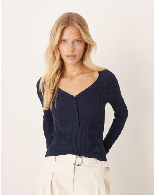 Top Con Cuello De Pico Abotonado De Punto Ligero De Mezcla De Algodón De Mango de color Blue