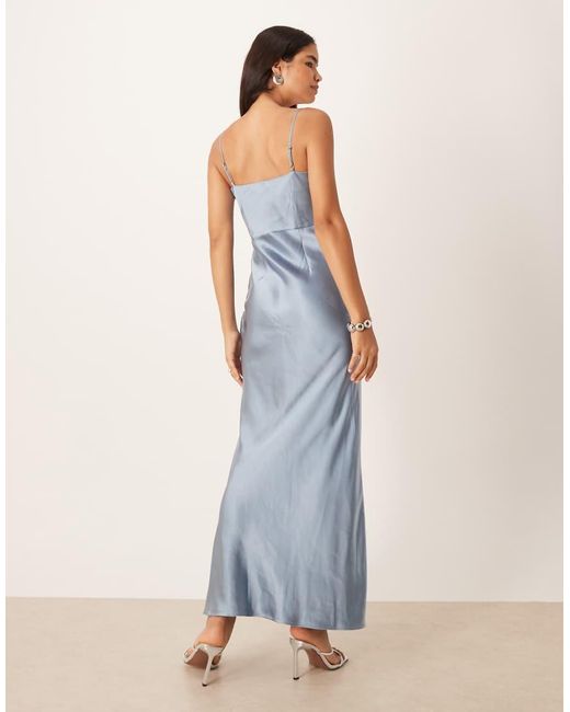 Keisha di Pretty Lavish in Blue