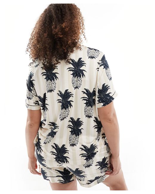 Curve - exclusivité - pyjama en jersey à imprimé ananas avec short et chemise manches courtes à revers Chelsea Peers en coloris White