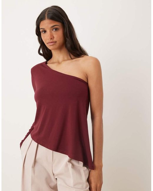 Top A Maniche Lunghe Monospalla Asimmetrico Bordeaux Con Spalline Imbottite di ASOS in Red