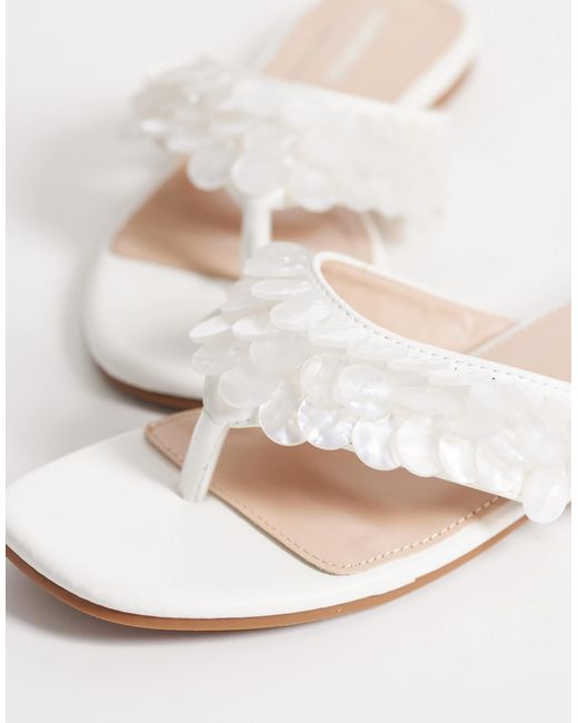 Glamorous White Flip Flops With Shell