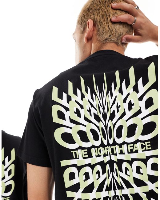 Camiseta negra con estampado en la espalda coordinates The North Face de color Black