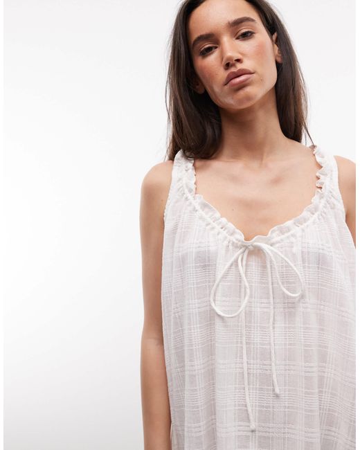 Robe Collusion en coloris White