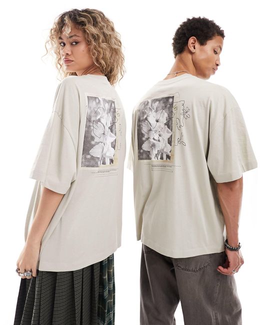 Unisex - t-shirt grigia con stampa fotografica di fiori di Collusion in Natural