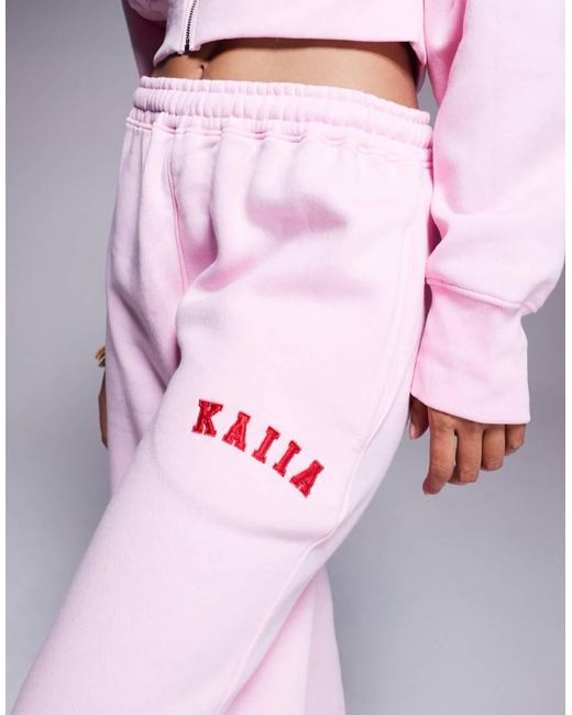 Joggers Rosa Pastel Y Rojos De Pernera Ancha Con Logo Bordado De Studio (Parte De Un Conjunto) Kaiia de color Purple