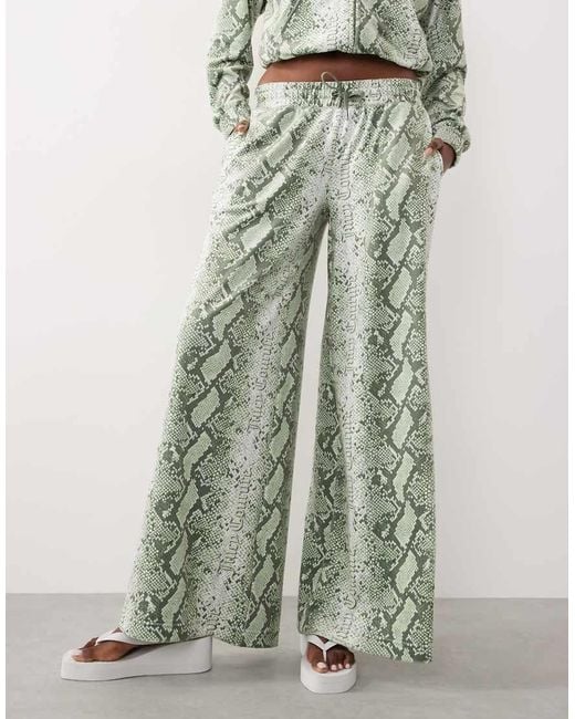 Juicy Couture White Exclusive Velour Diamante Logo Wide Leg joggers Co-ord