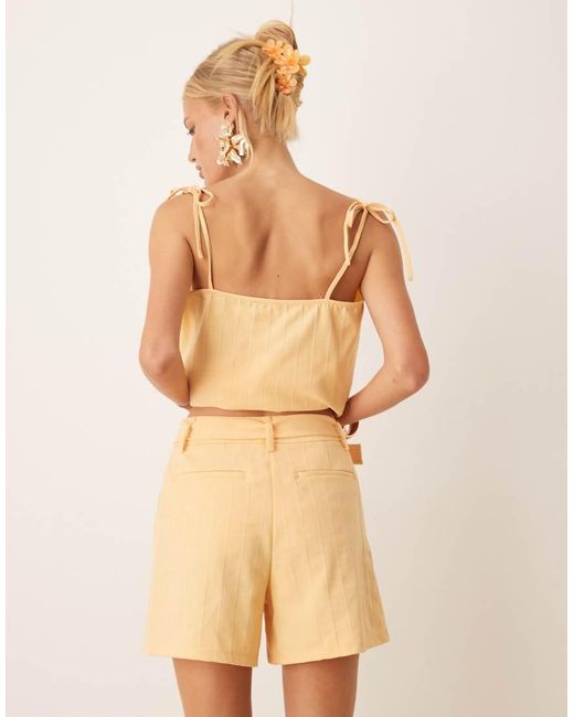 Pantaloncini Sartoriali Gialli A Righe Con Cintura di ASOS in Natural