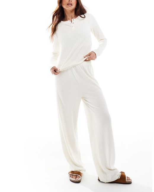 Top de pijama blanco con cuello panadero de canalé y encaje mix & match de -amarillo ASOS de color White