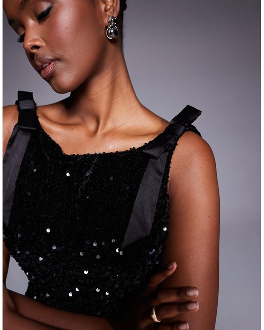 Robe courte à sequins TFNC London en coloris Black