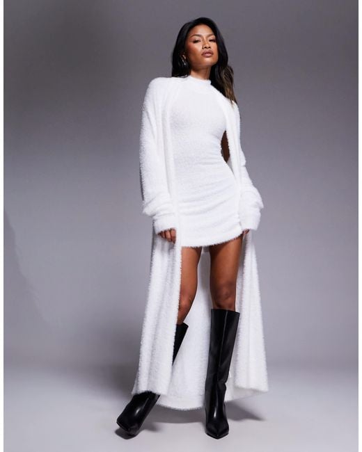 Gilet d'ensemble long en maille douce duveteuse Aria Cove en coloris White