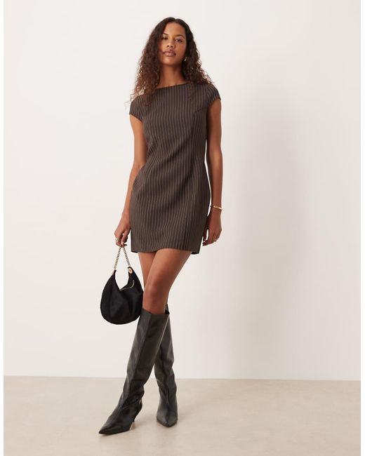 Vestido Corto Marrón Chocolate Con Raya Diplomática Y Mangas De Casquillo De ASOS de color Natural