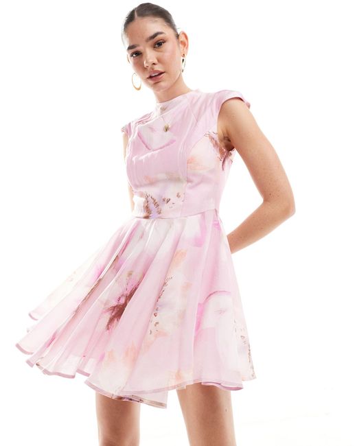 Robe courte coupe ajustée puis évasée à imprimé fleuri - lilas Bardot en coloris Pink