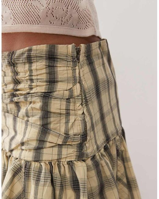 Minigonna Color Latticello A Quadri Con Vita Scesa di Collusion in Natural