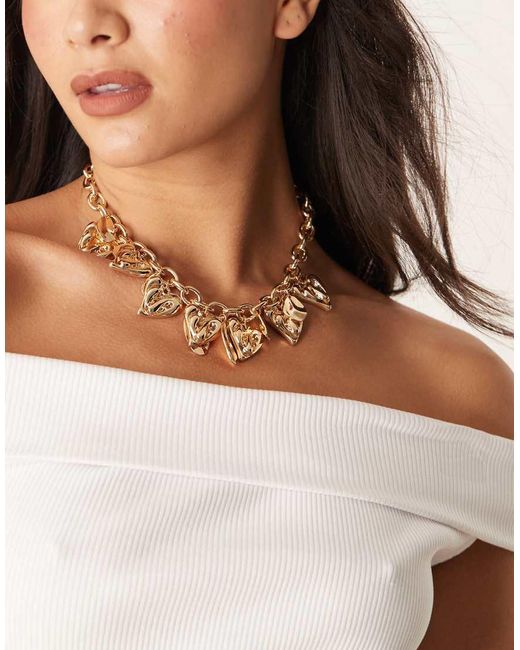 Collana Dorata Con Charm A Forma Di Cuore di ASOS in Brown