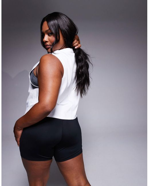 4505 White Curve – schnelltrocknendes cropped trägertop