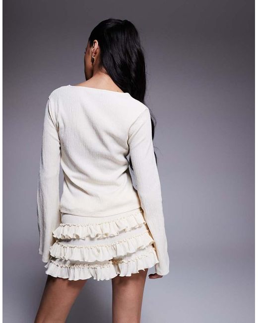 Top Blanco De Manga Larga Con Botones Y Volante En El Borde De (Parte De Un Conjunto) ASOS de color Gray