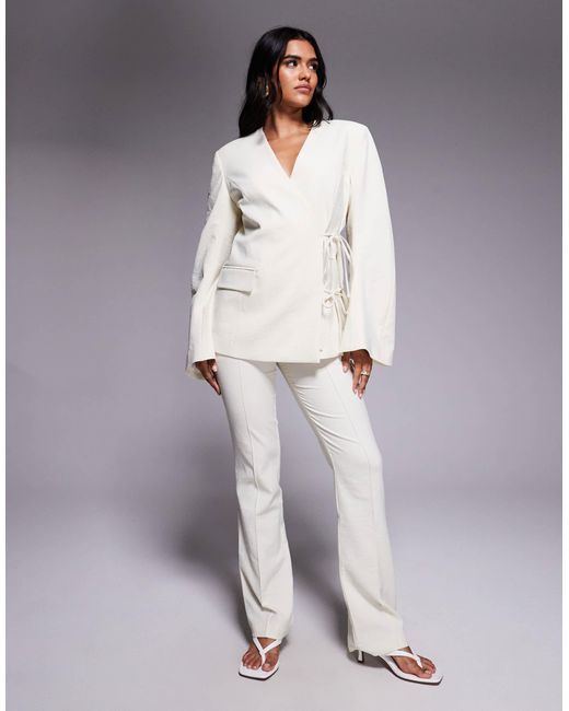 Blazer d'ensemble avec deux liens noués sur les côtés - babeurre ASOS en coloris White