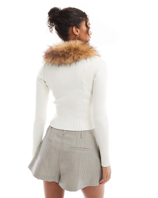 Top en maille zippé à col en fausse fourrure - écru Bershka en coloris White