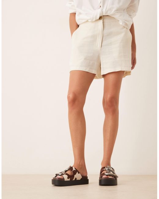 Femi - sandales en cuir texturé effet poulain à imprimé vache avec boucles oversize et semelle moulée ASOS en coloris Natural