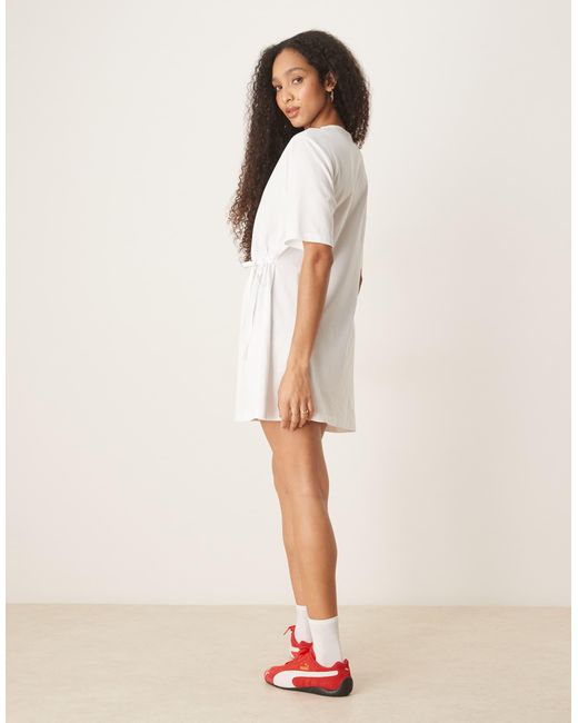 ASOS White – tailliertes hemdblusenkleid