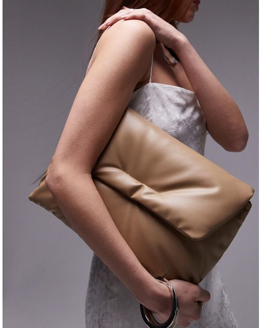 TOPSHOP Gus - Oversized Puffy Clutch Tas in het Brown
