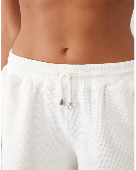 4505 White Lightweight Cotton Waffle Shorts With Drawstring Waist