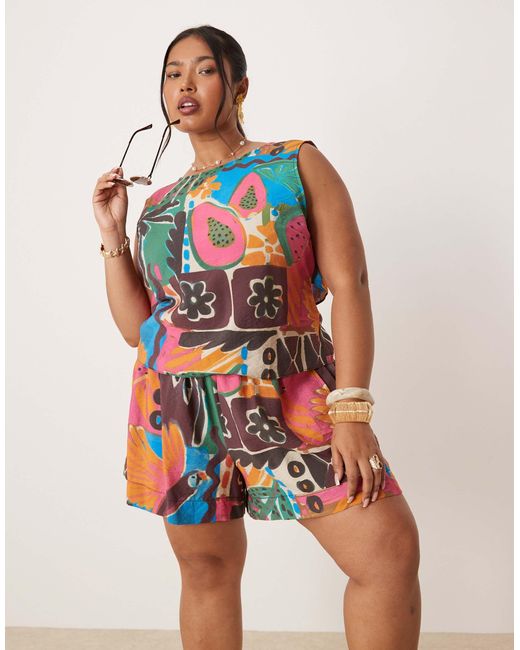 Curve - short d'ensemble à enfiler avec imprimé carnaval ASOS en coloris Red