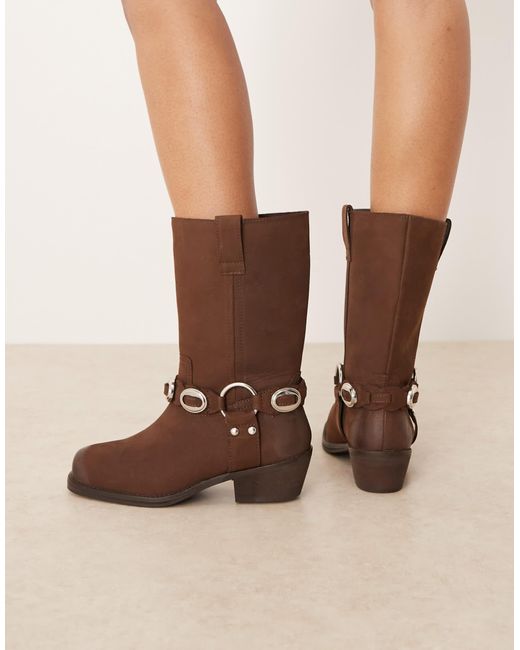 ASOS Natural – chase – kniehohe boho-stiefel aus schokoem nubukleder mit metallriemen