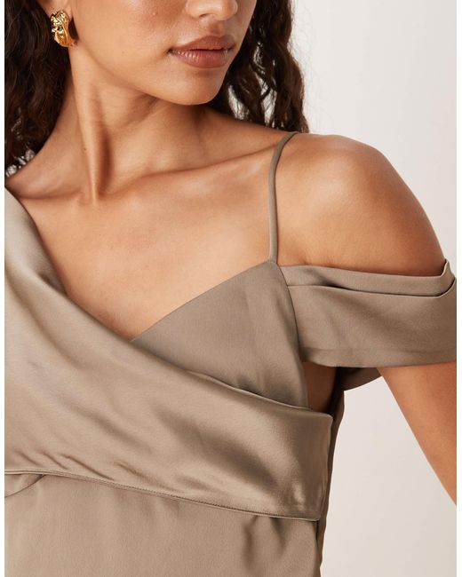 Robe courte à col bénitier asymétrique - moka Six Stories en coloris Natural