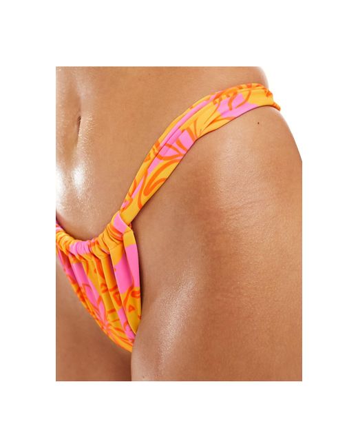 Sangria - perizoma bikini arricciato con stampa astratta vivace di Kulani Kinis in Orange