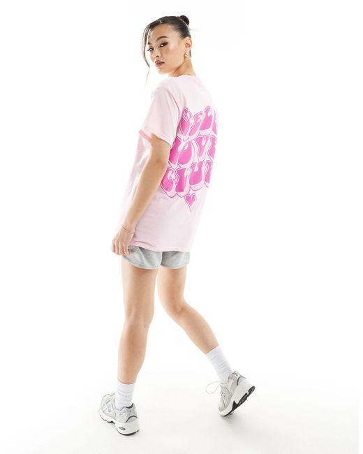 T-shirt à inscription « self love club » In The Style en coloris Pink