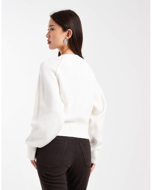 Pull en maille à col boutonné et manches longues - crème ASOS en coloris White