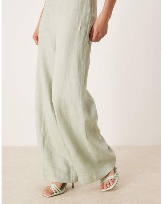 Tuta Jumpsuit Salvia Allacciata Al Collo Con Scollo Squadrato E Piega Frontale di Mango in Natural