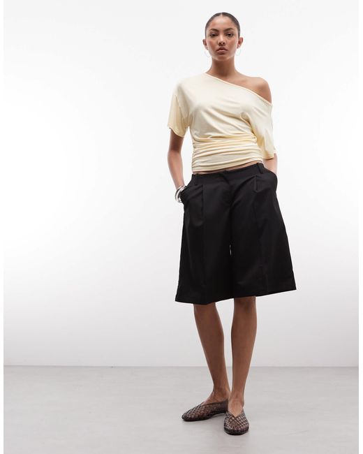 Short ajusté Monki en coloris Black