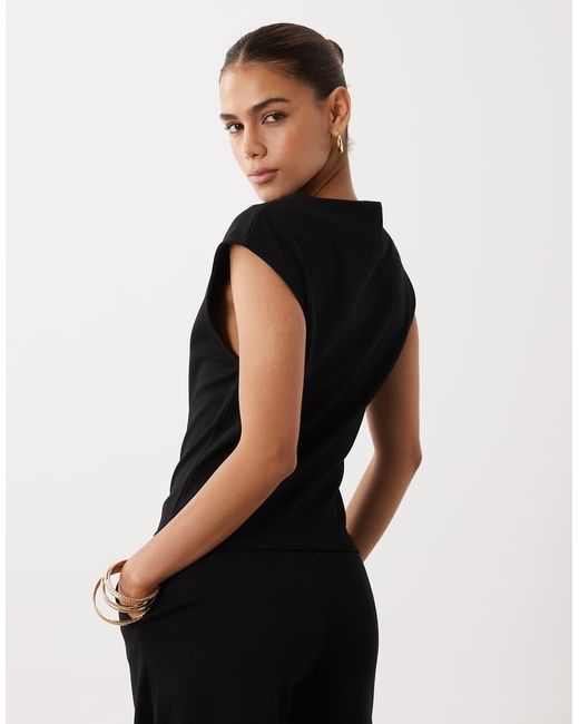 Miro di Mango in Black