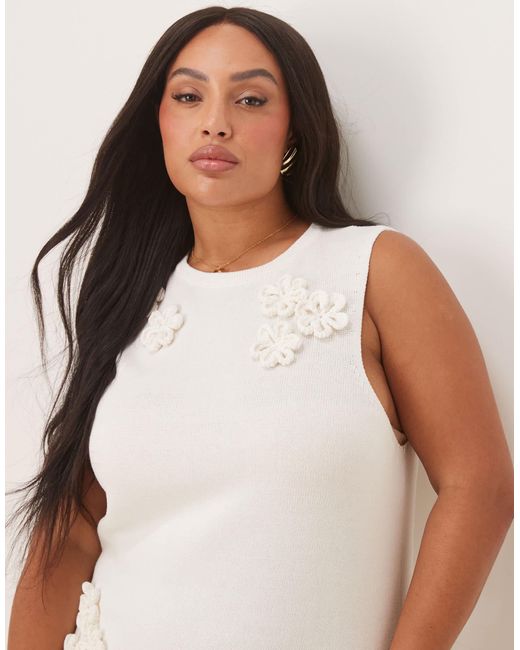 Asos design curve - robe longueur mollet en maille avec appliqués fleuris ASOS en coloris Natural