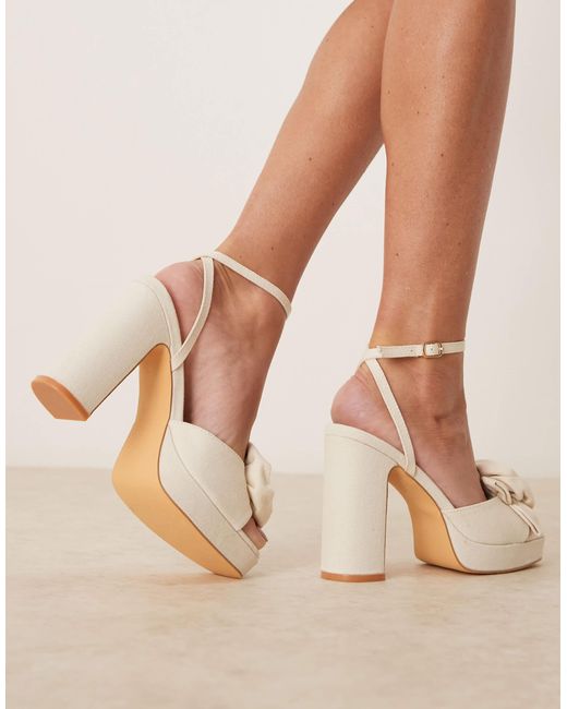 Glamorous Natural Platform Heeled Sandals With Flower