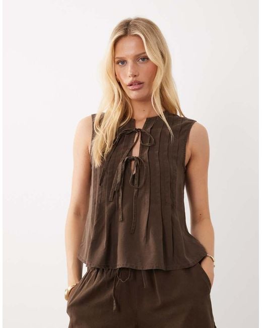 Vila Brown Tie Front Sleeveless Pleated Top
