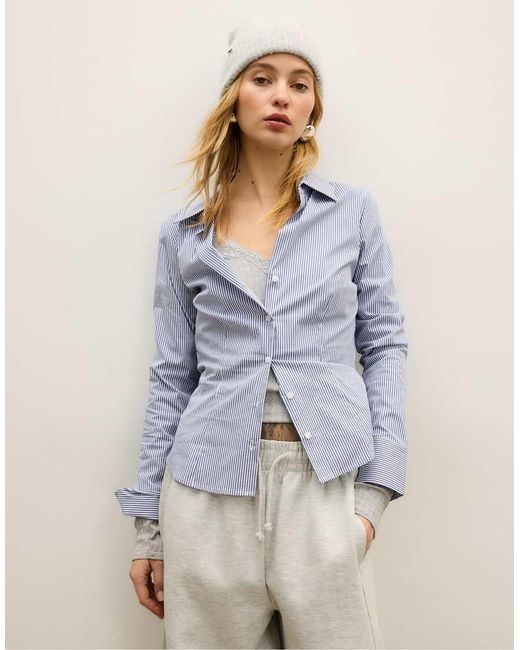 Stradivarius Basic Gestreept Aansluitend Overhemd in het Blue
