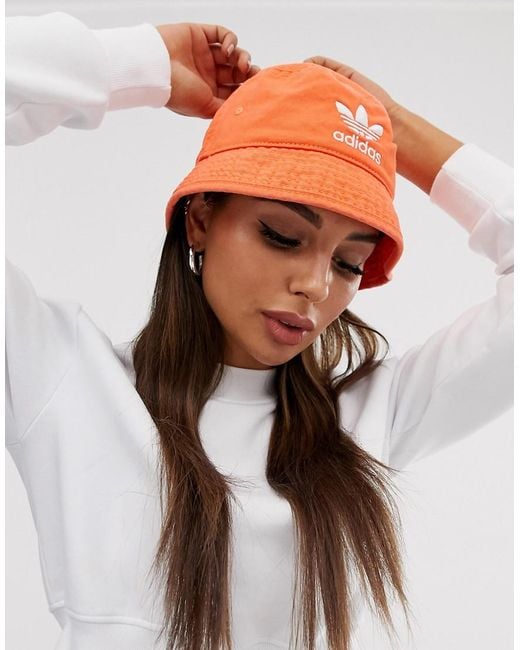 Sombrero de pescador naranja Adidas Originals de color Orange