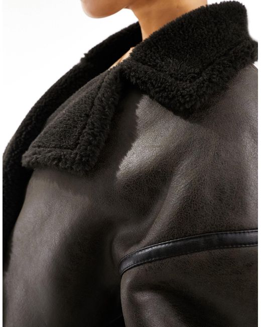 Pull&Bear Black – lang geschnittener kunstleder-mantel